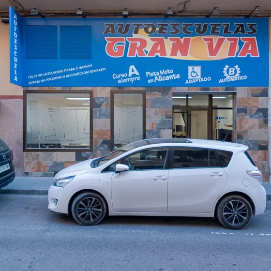 Autoescuelas Gran Vía Marta Barrié - Permisos de coches y motos en Alicante y Playa San Juan