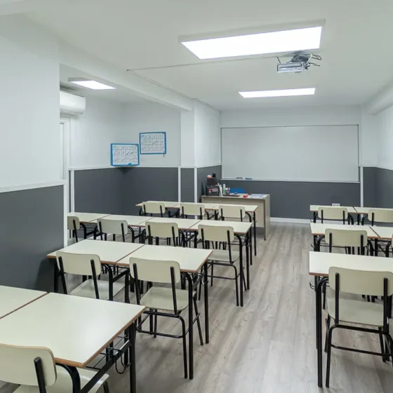 Autoescuelas Gran Vía Marta Barrié - Permisos de coches y motos en Alicante y Playa San Juan