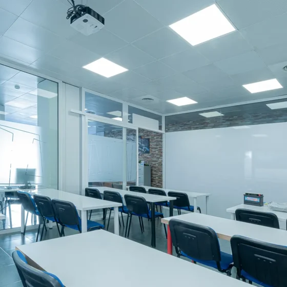 Autoescuelas Gran Vía Pintor Baeza - Permisos de coches y motos en Alicante y Playa San Juan