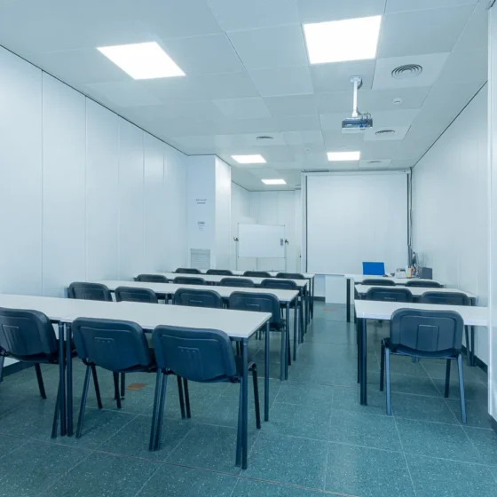 Autoescuelas Gran Vía Pintor Baeza - Permisos de coches y motos en Alicante y Playa San Juan