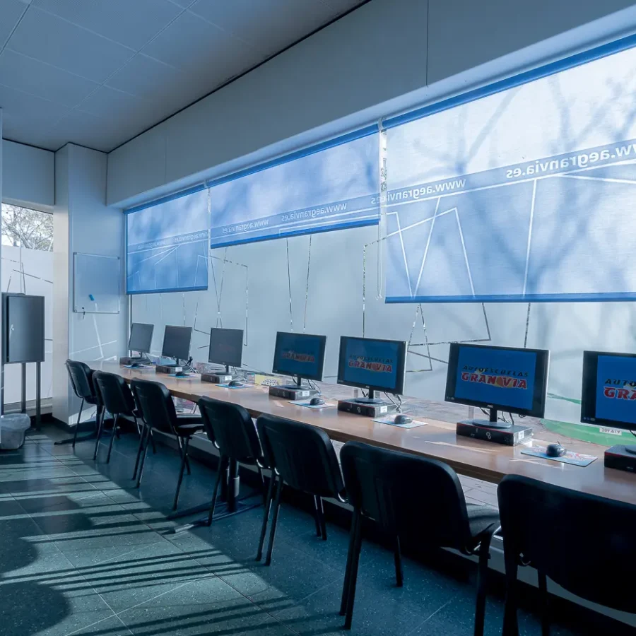 Autoescuelas Gran Vía Pintor Baeza - Permisos de coches y motos en Alicante y Playa San Juan