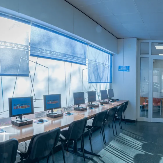 Autoescuelas Gran Vía Pintor Baeza - Permisos de coches y motos en Alicante y Playa San Juan