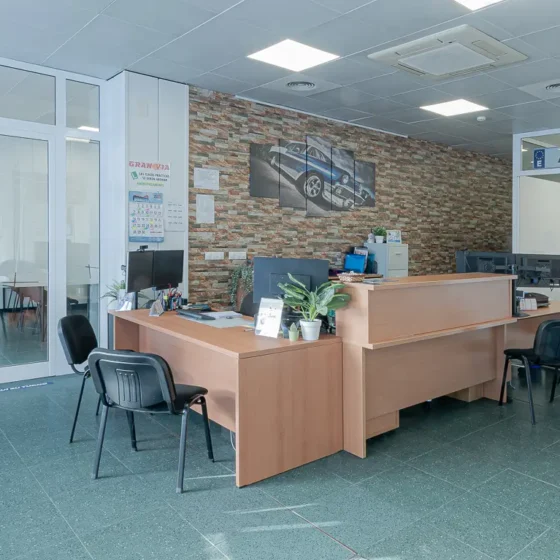 Autoescuelas Gran Vía Pintor Baeza - Permisos de coches y motos en Alicante y Playa San Juan