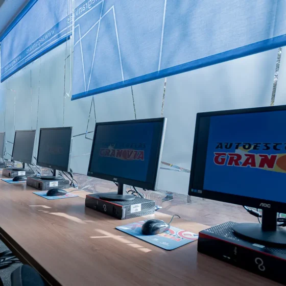 Autoescuelas Gran Vía Pintor Baeza - Permisos de coches y motos en Alicante y Playa San Juan